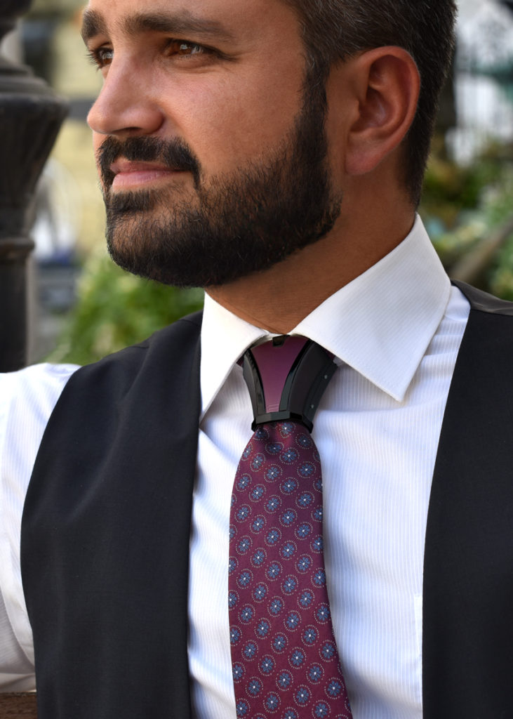 Haston Collection – 首元に輝くネクタイ専用チタン製ハンドクラフト