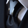 Hoodtie Haston II - noeud de cravate en métal - titanium noir et attributs noir
